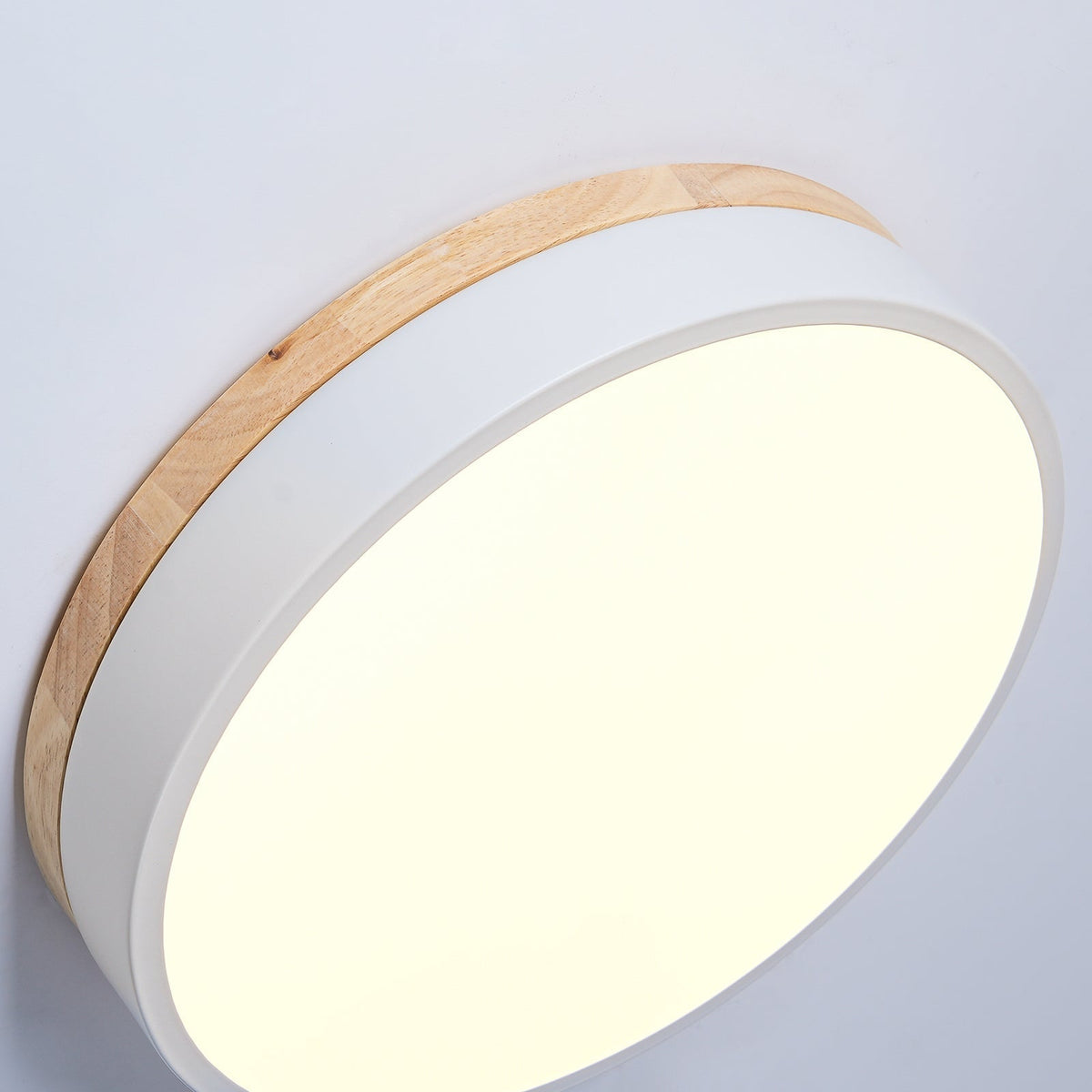 Daelis lámpara de techo Redonda blanca con madera