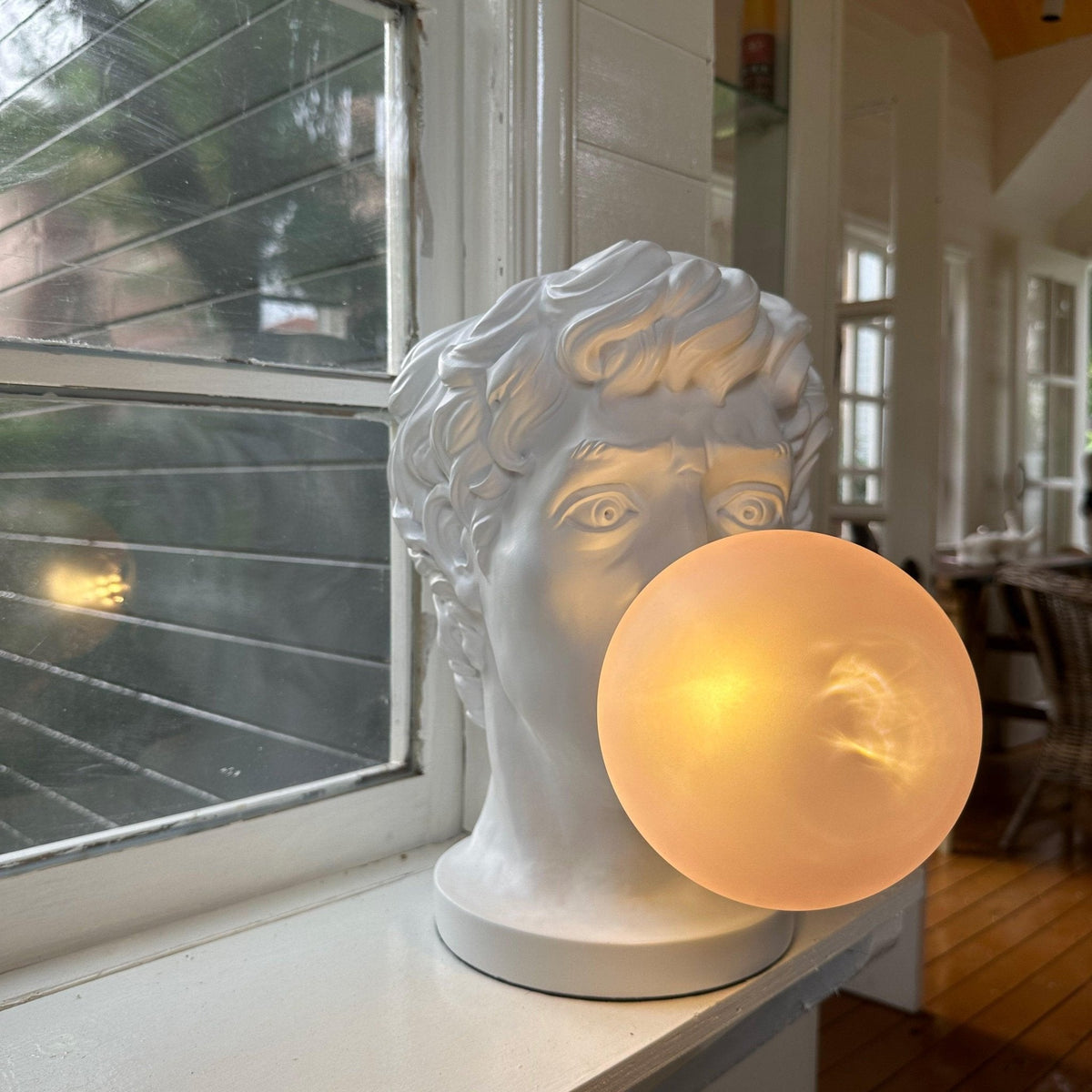 Vona lámpara de mesa contemporánea de vidrio