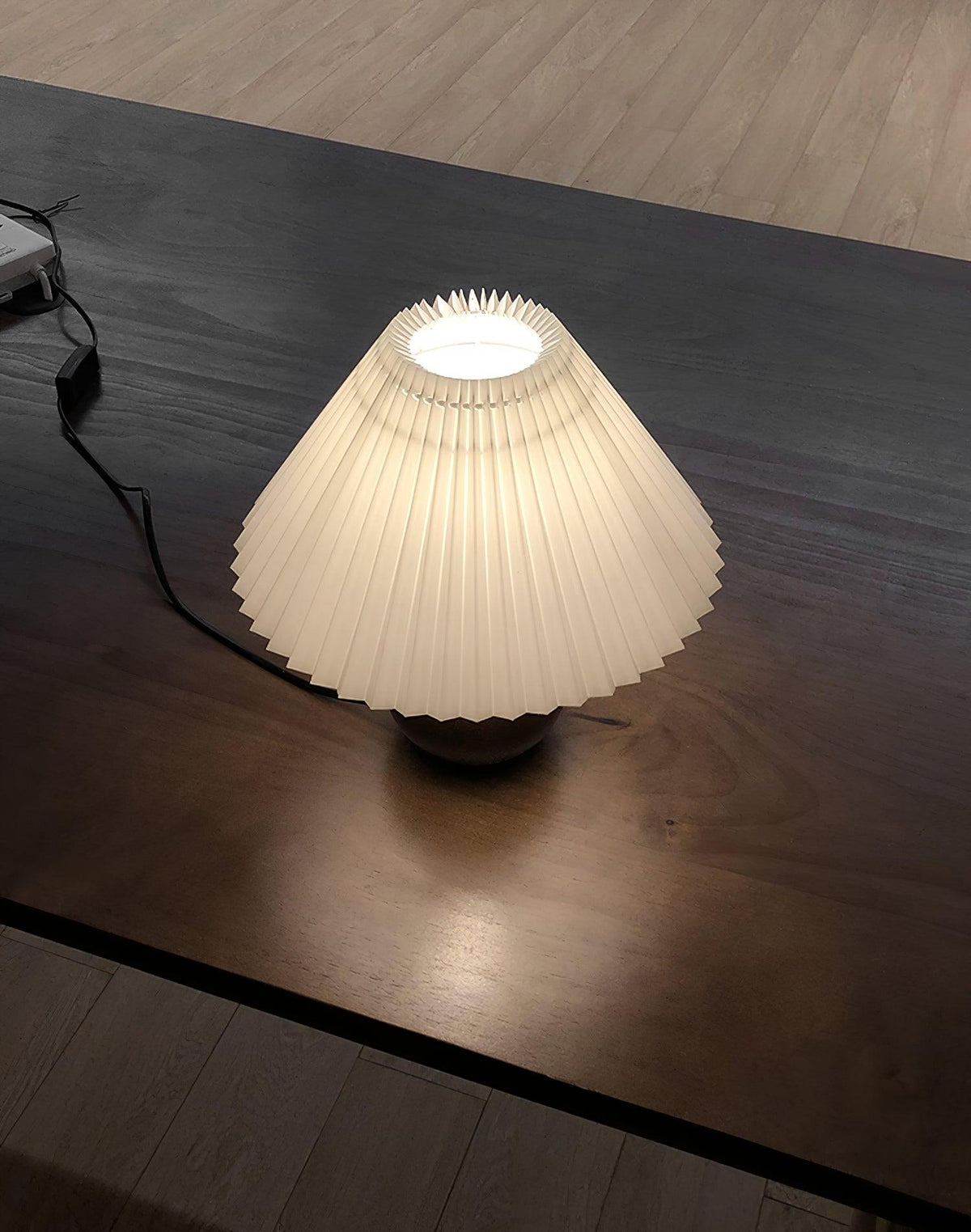 Zesilon lámpara de mesa de bola de madera