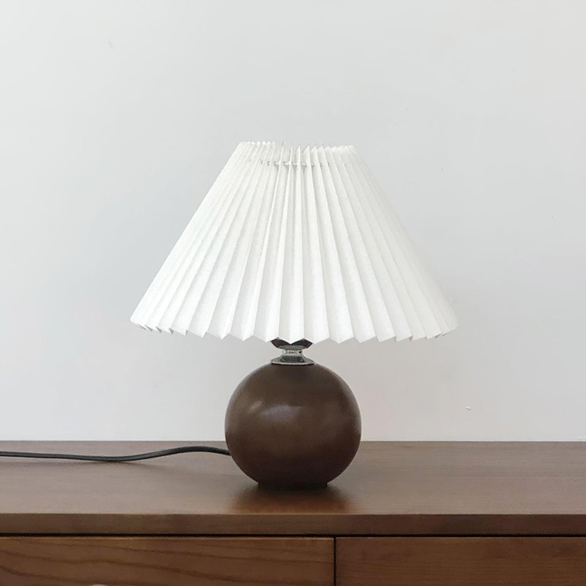 Zesilon lámpara de mesa de bola de madera
