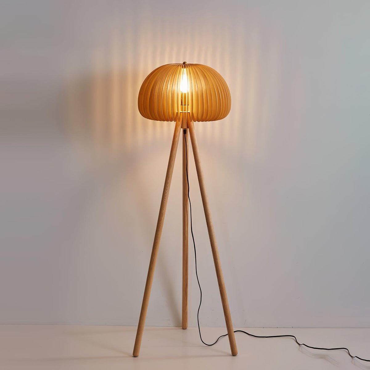 Zetalyre lámpara de pie de madera