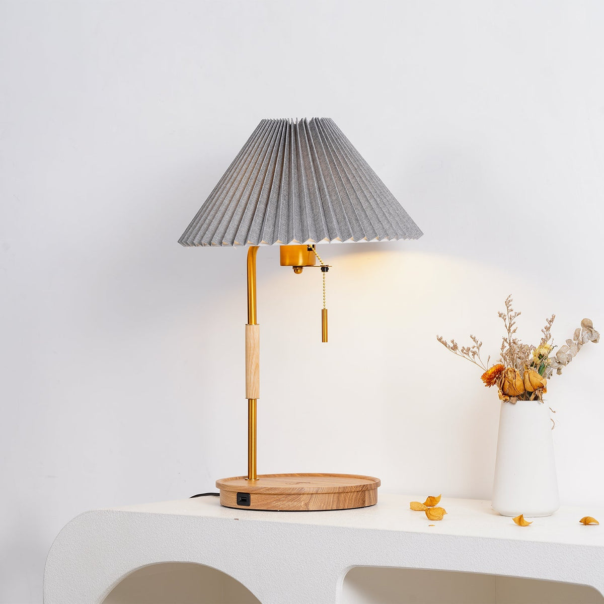 Sylivette Brim lámpara de mesa de madera con pliegues