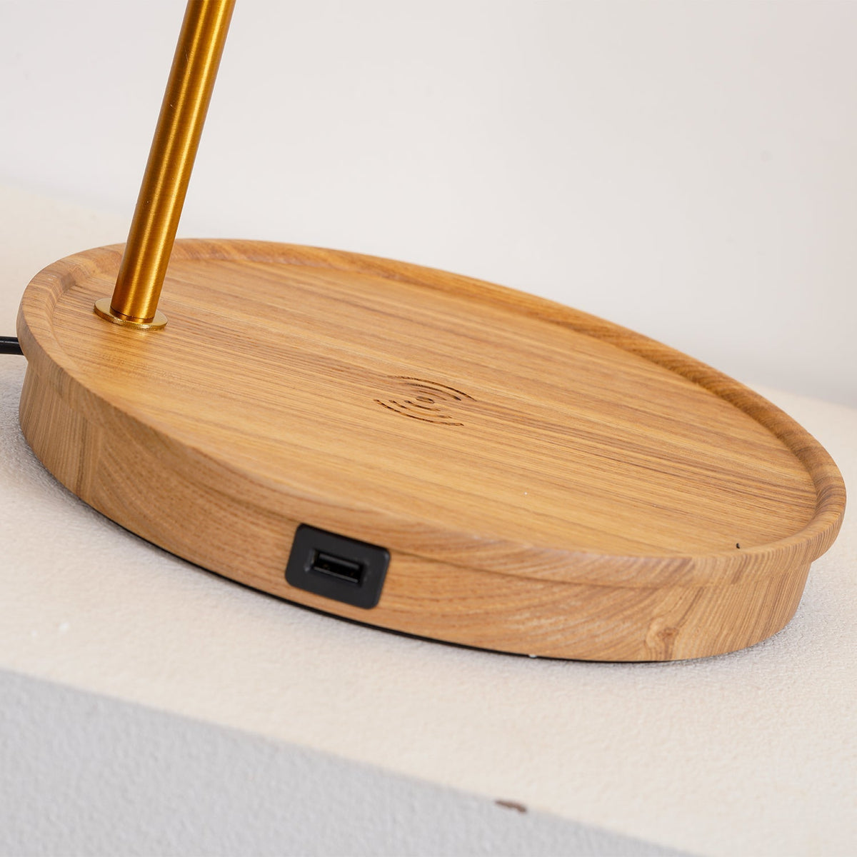 Sylivette Brim lámpara de mesa de madera con pliegues