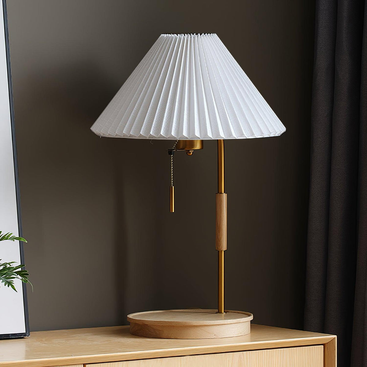 Sylivette Brim lámpara de mesa de madera con pliegues