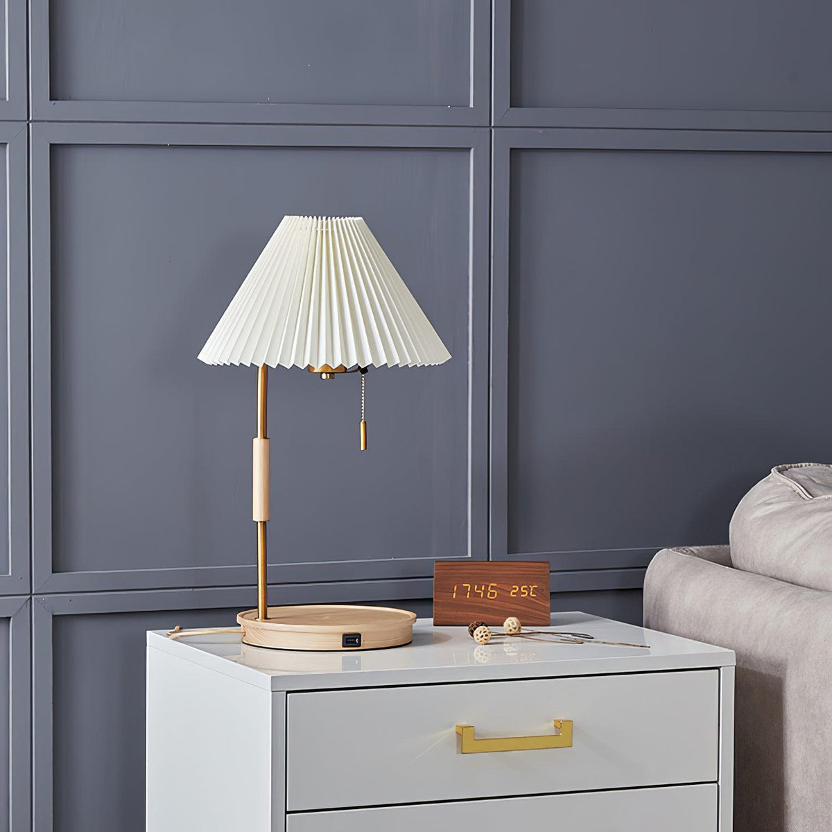 Sylivette Brim lámpara de mesa de madera con pliegues