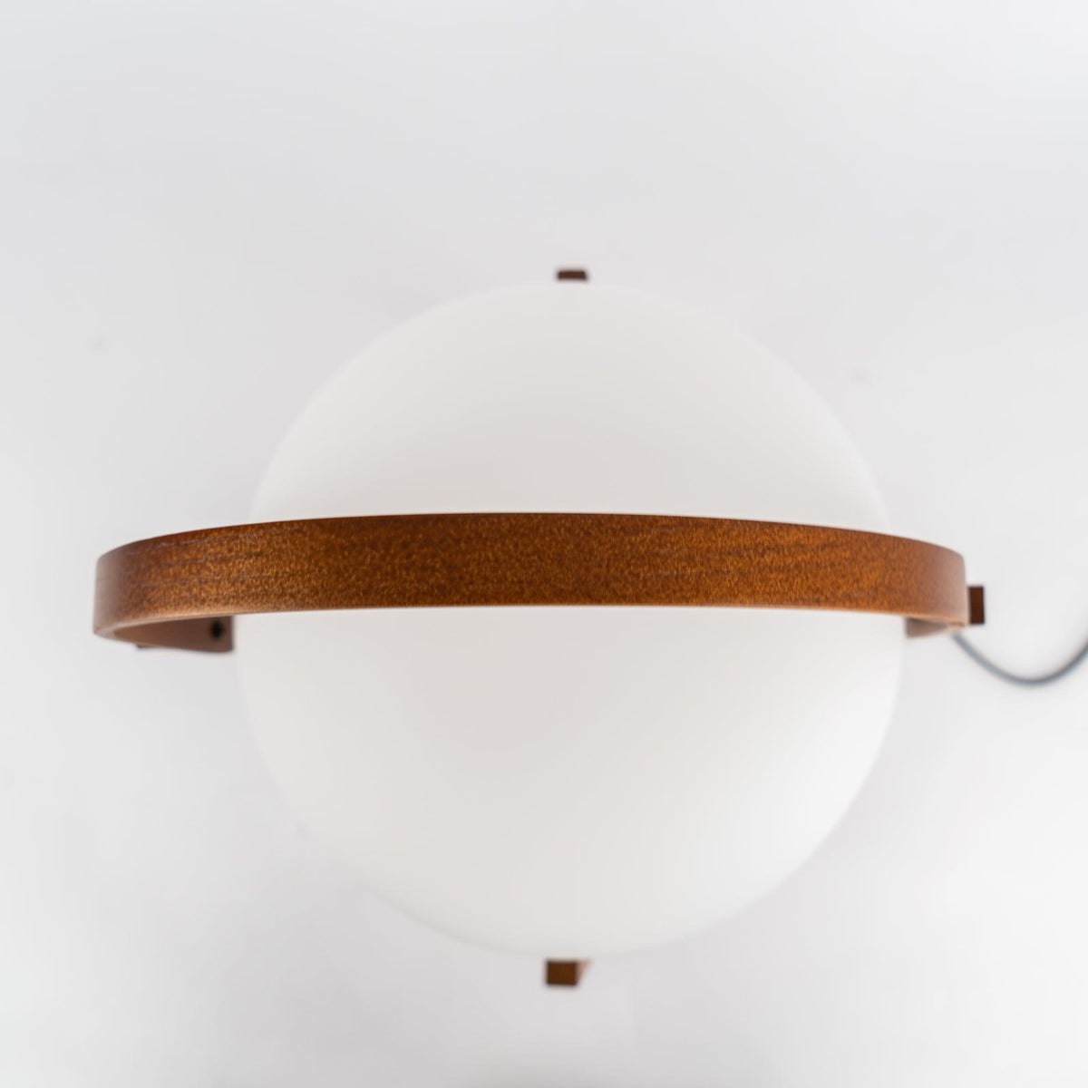 Lethra lámpara de mesa de madera y vidrio