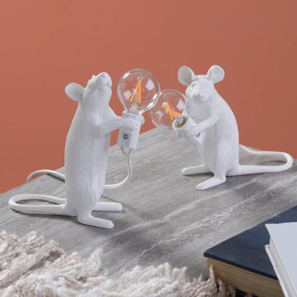 Kalinix lámpara de mesa de resina con diseño caprichoso