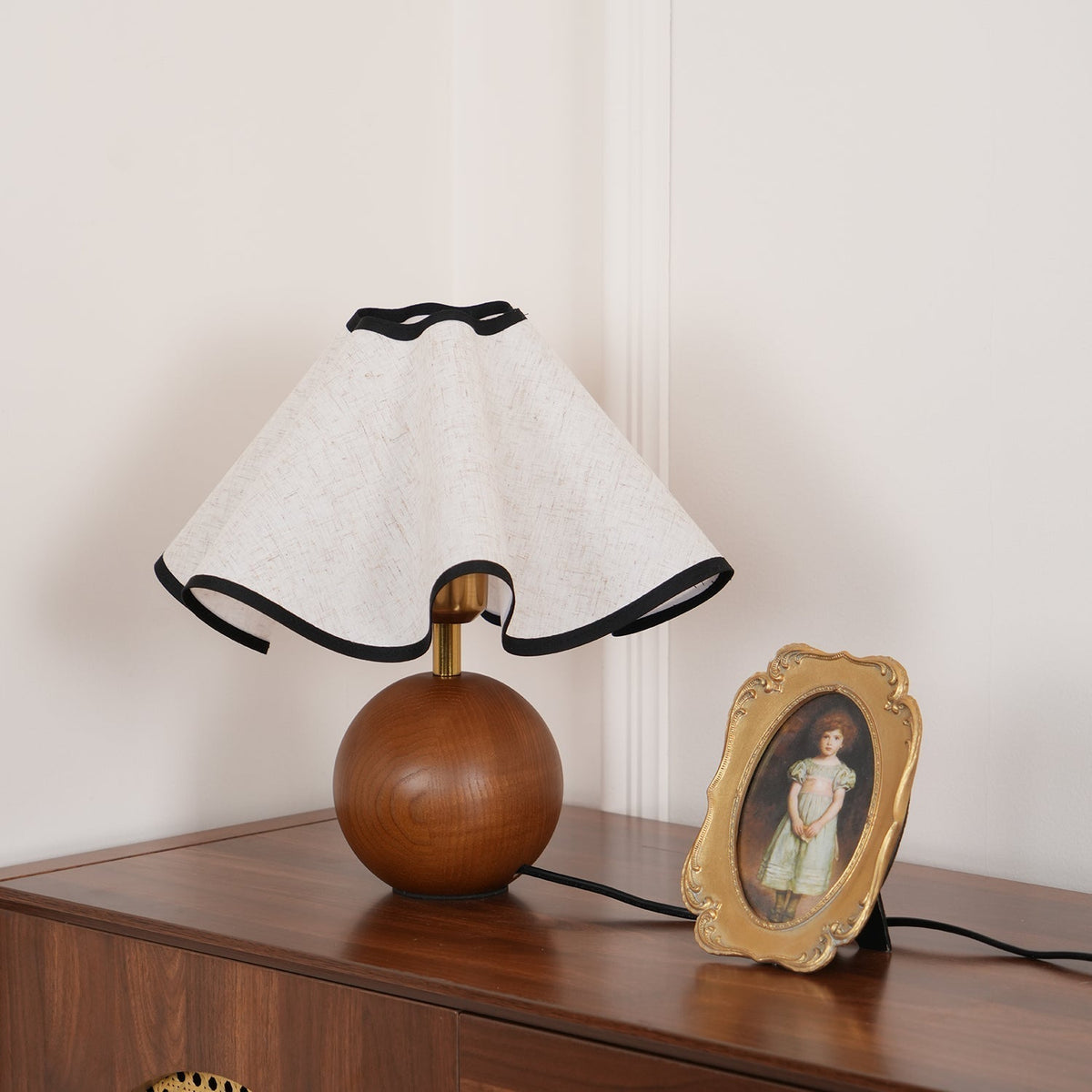 Kalion lámpara de mesa de madera y tejido