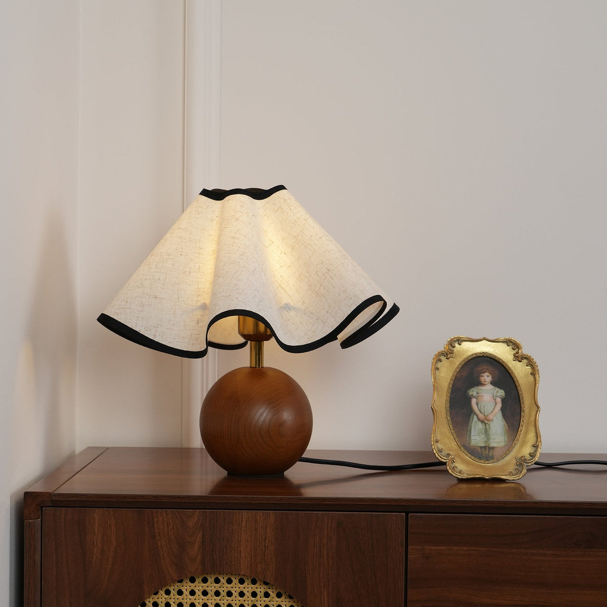Kalion lámpara de mesa de madera y tejido