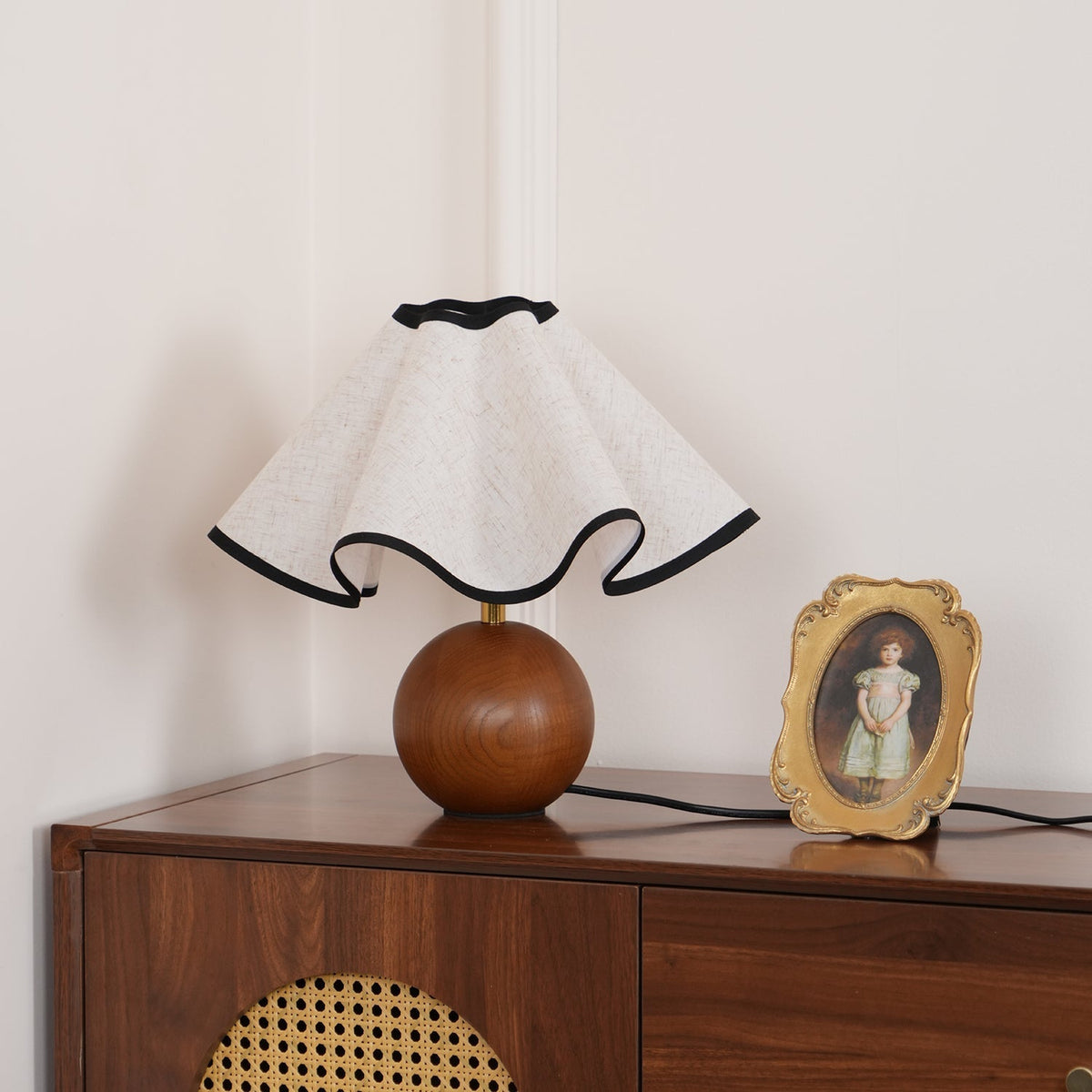 Kalion lámpara de mesa de madera y tejido