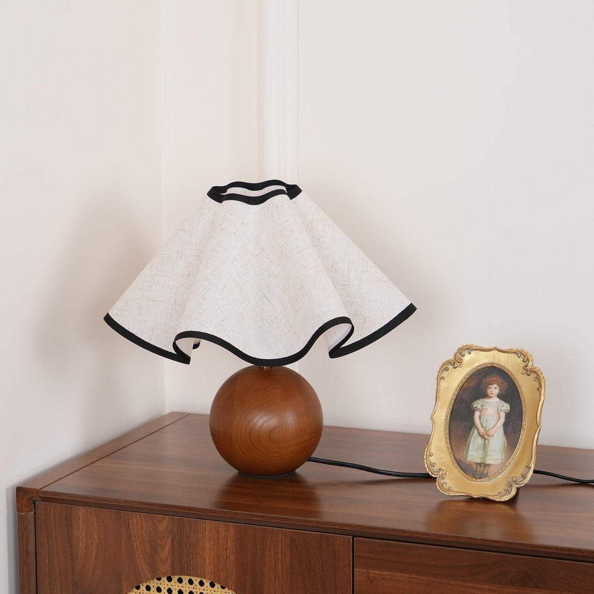 Kalion lámpara de mesa de madera y tejido