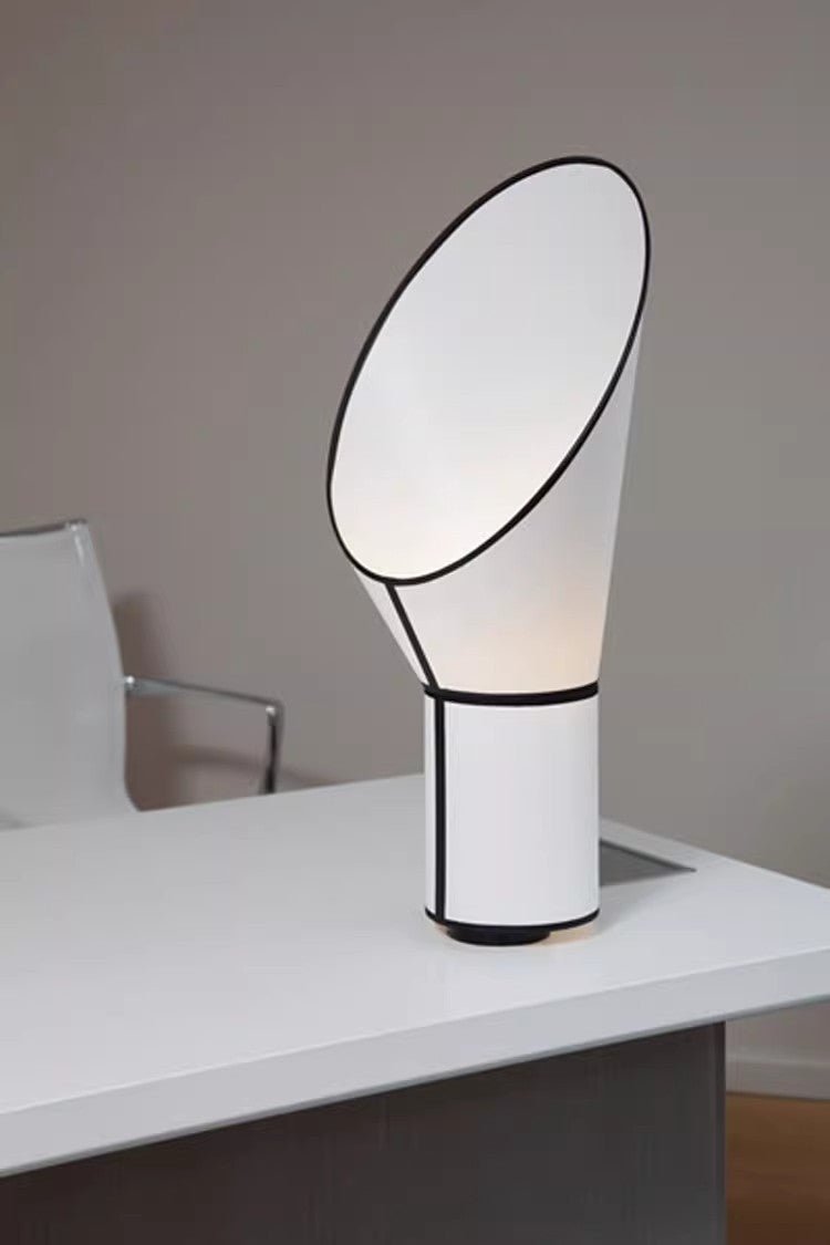 Celestrow lámpara de mesa con contorno artístico