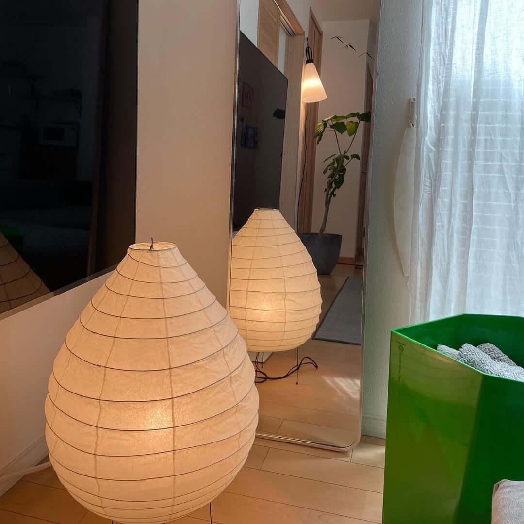 Marien lámpara de mesa de papel