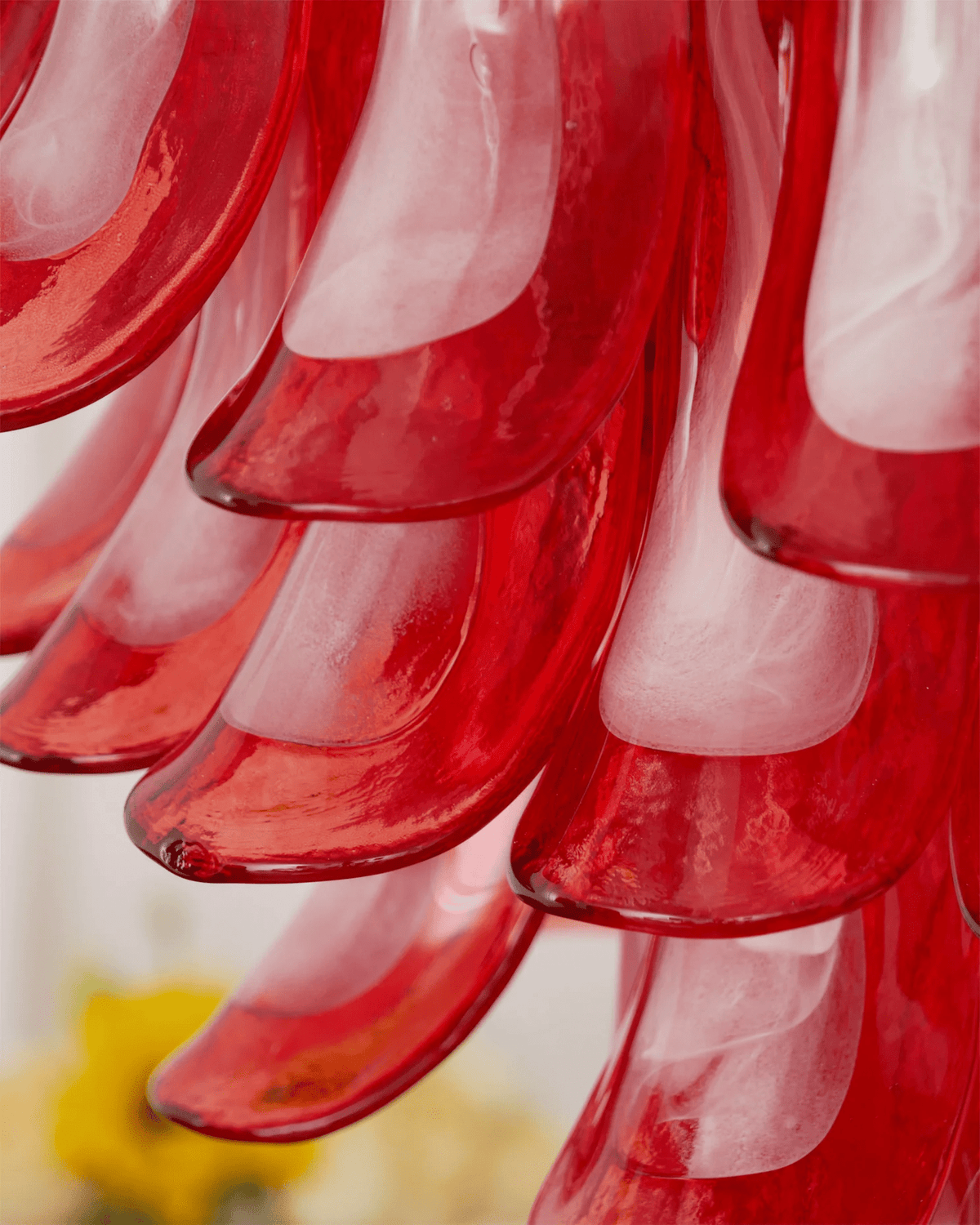 Celoelle lámpara de araña Petalos de vidrio Murano en capas carmesí vintage