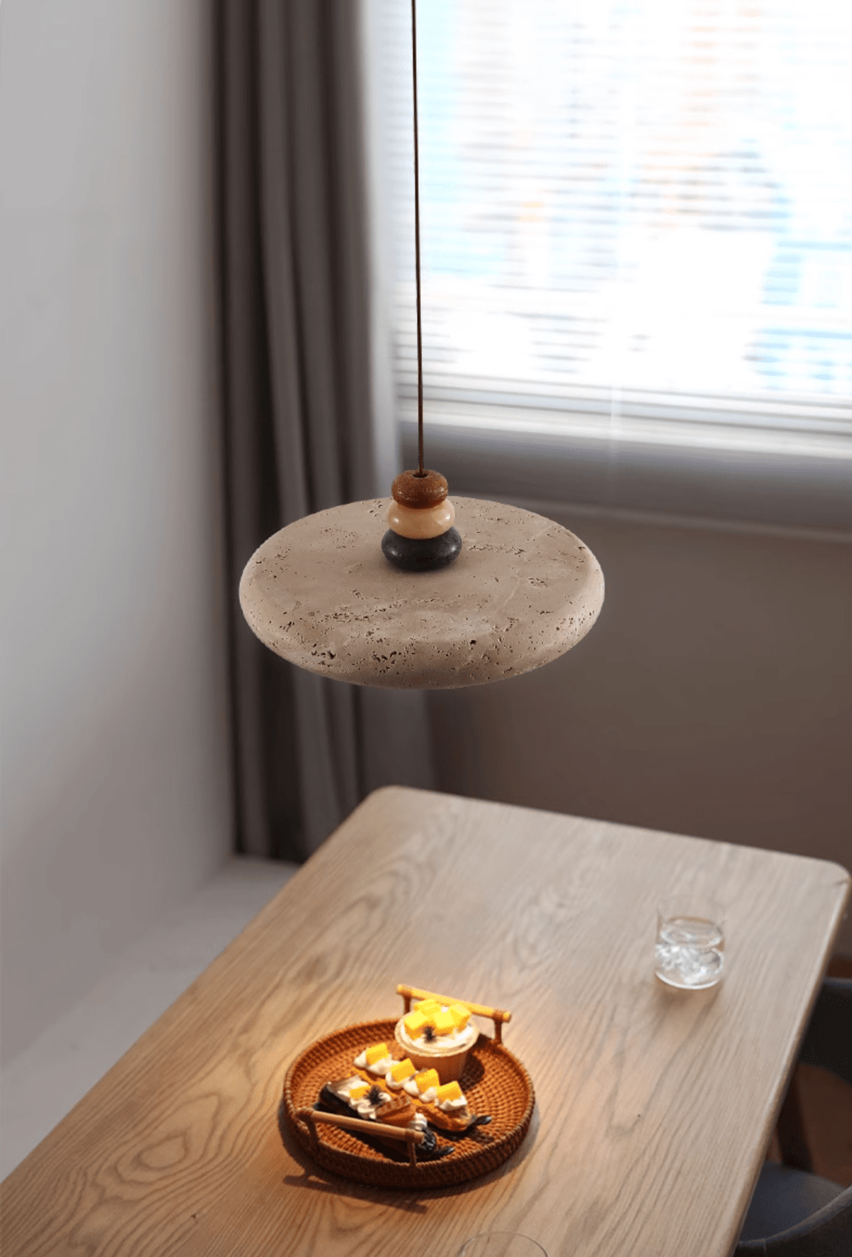 Cuvarora lámpara colgante de disco en travertino