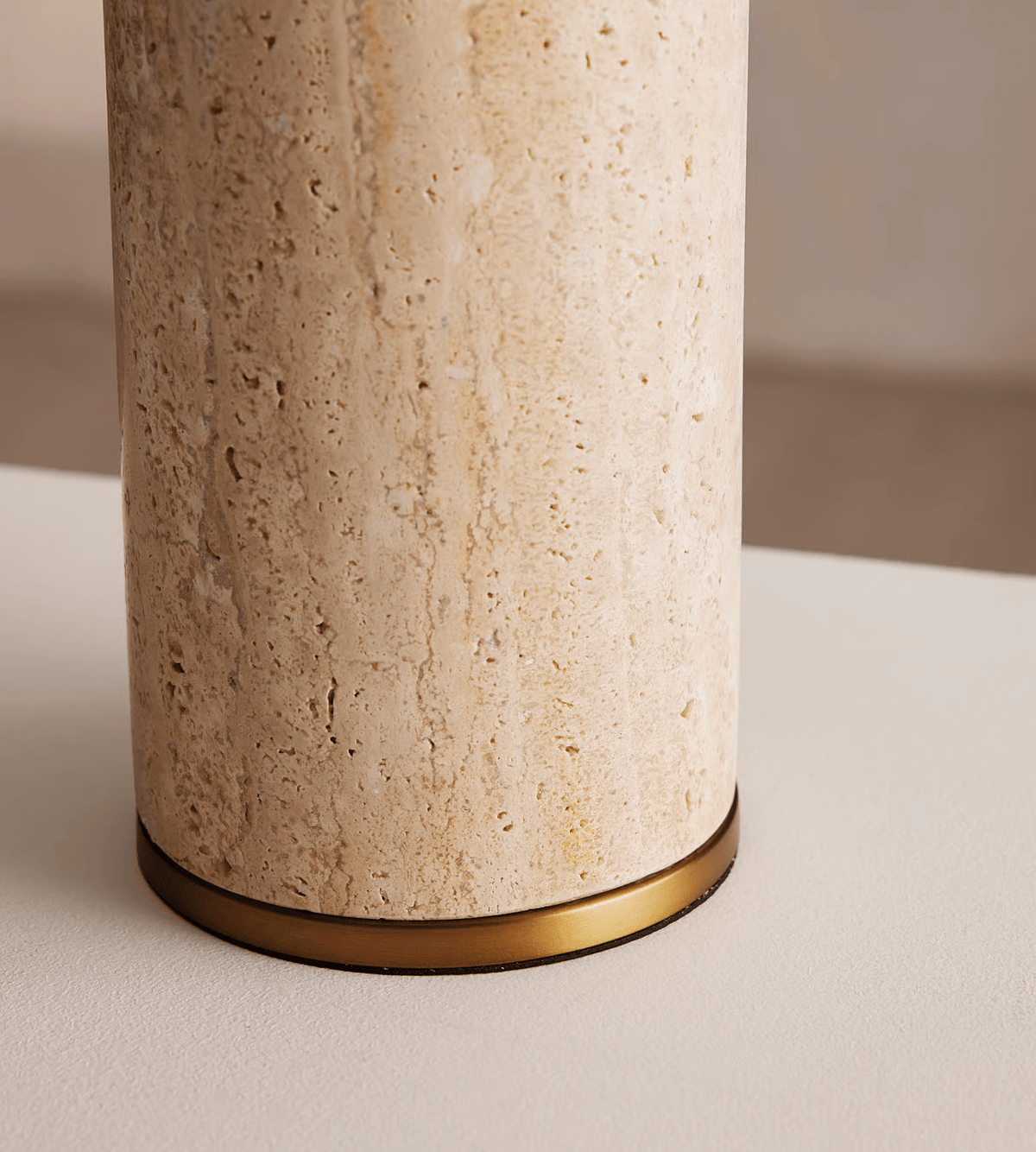 Vonoryra lámpara de mesa cilíndrica de travertino