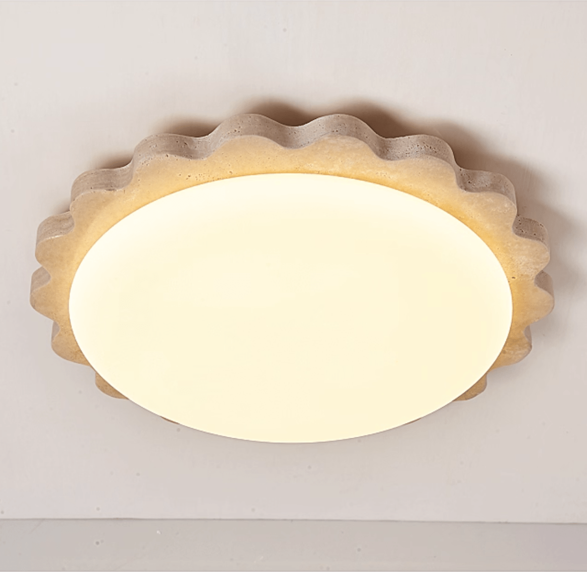 Crestwood travertino Scallop Edge lámpara de techo