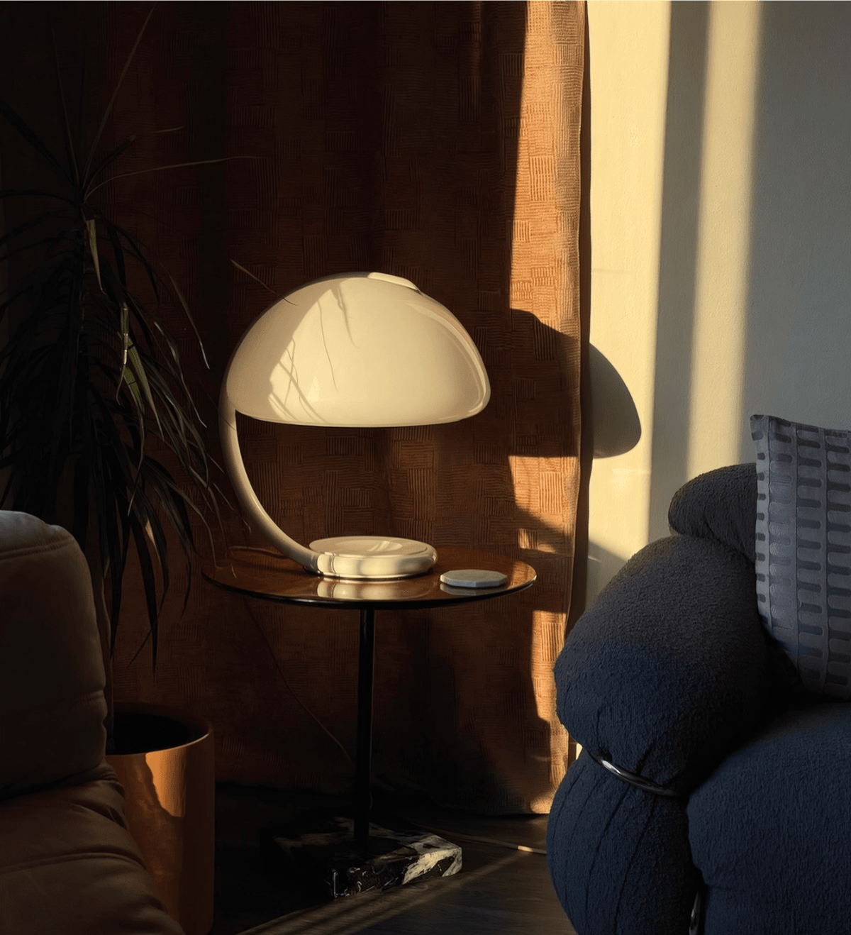 Terialielle lámpara de mesa Arc cúpula