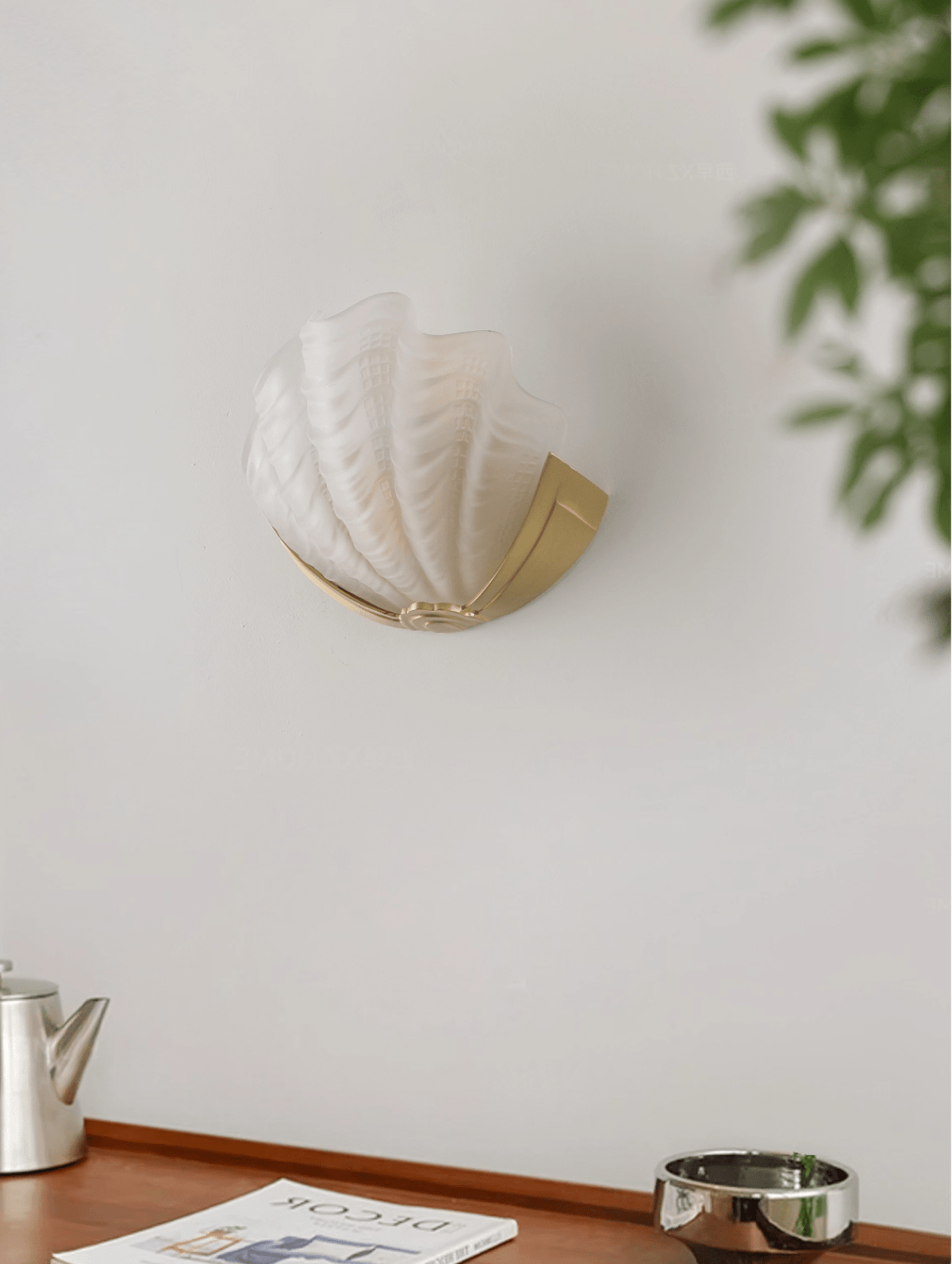 Nico aplique de pared Art Deco con pantalla de vidrio esmerilado en forma de escama
