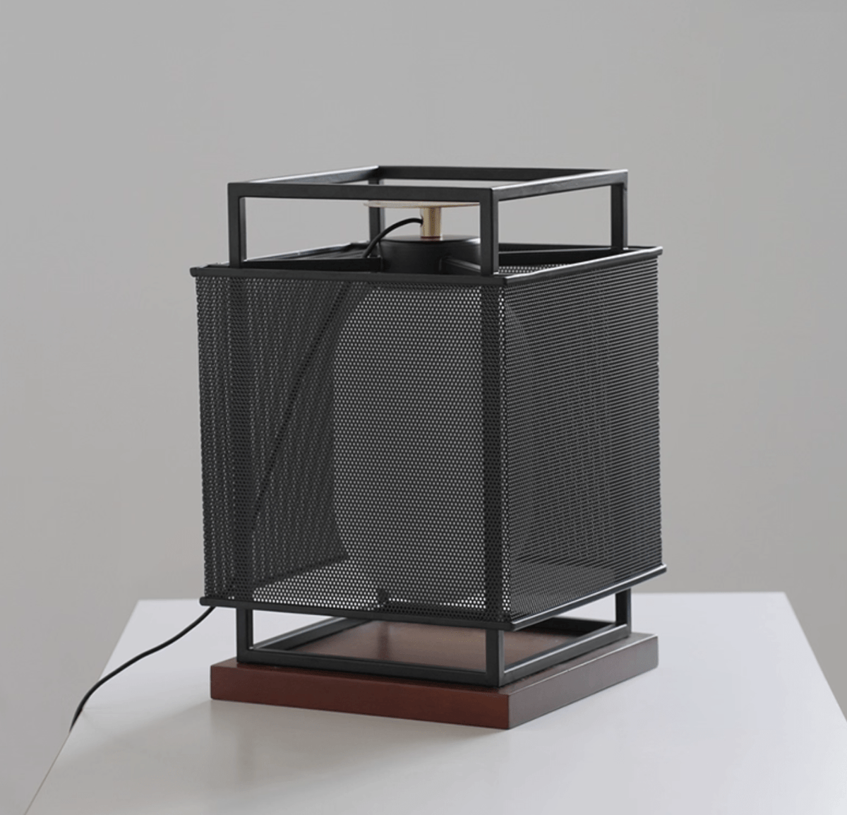 Bravik lámpara de mesa