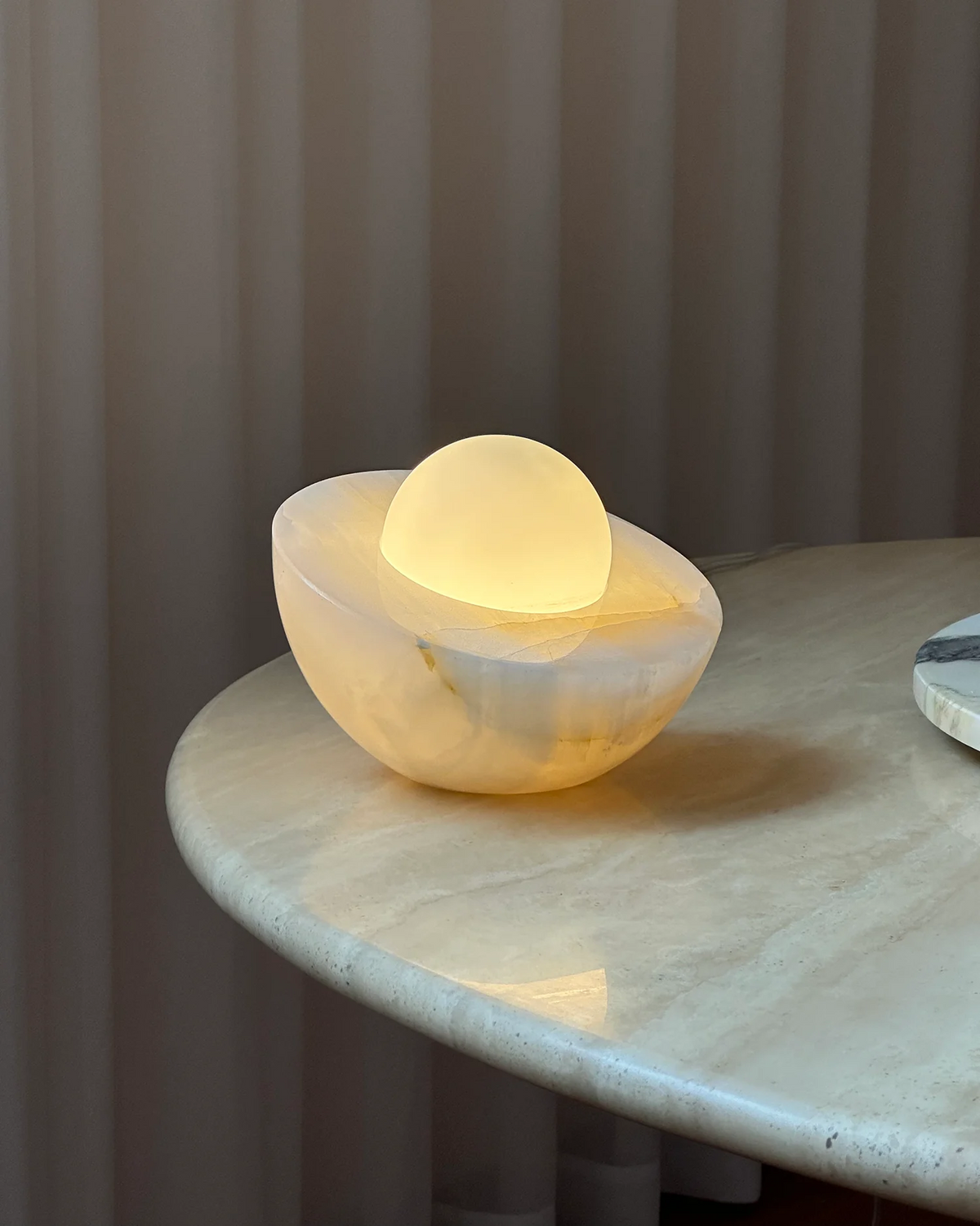 Fryle lámpara de mesa Jade Halo minimalista