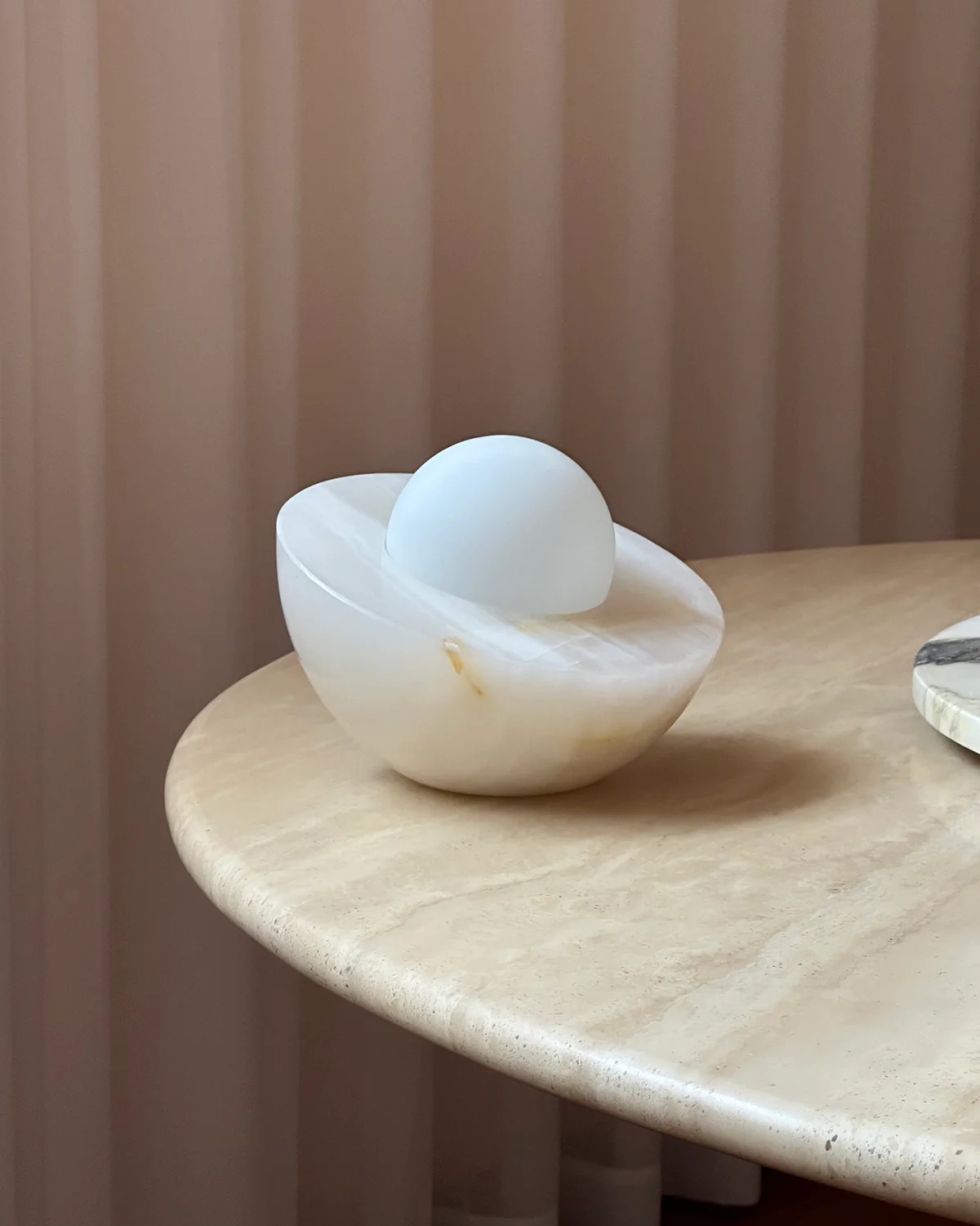 Fryle lámpara de mesa Jade Halo minimalista