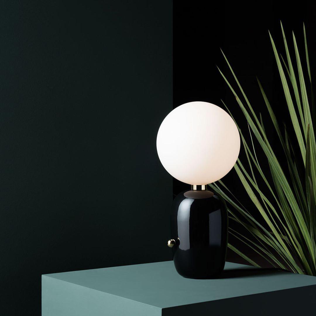 Nyxen lámpara de mesa industrial de vidrio