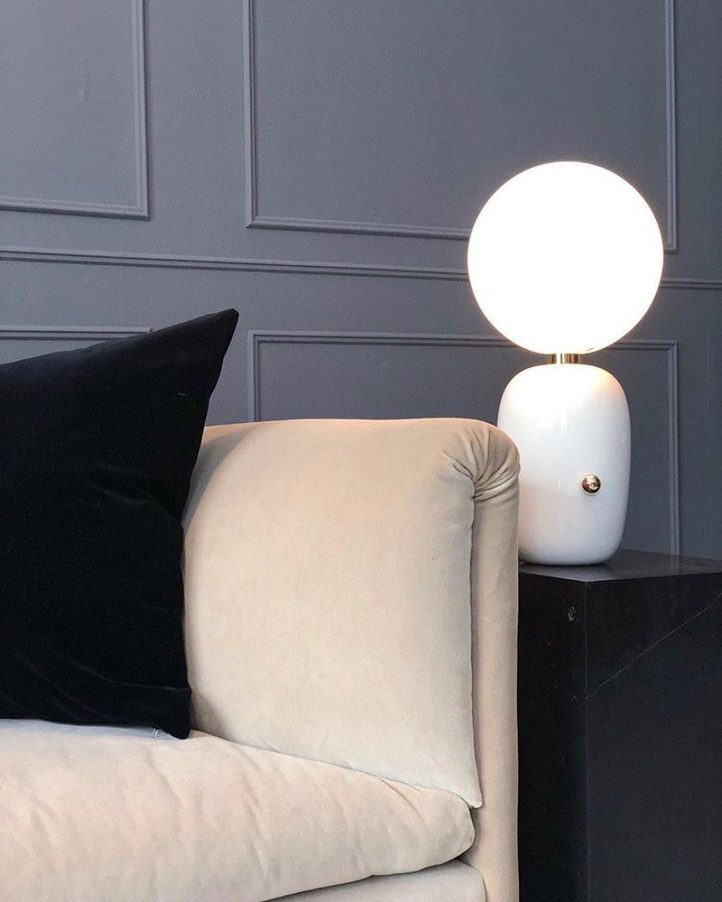 Nyxen lámpara de mesa industrial de vidrio