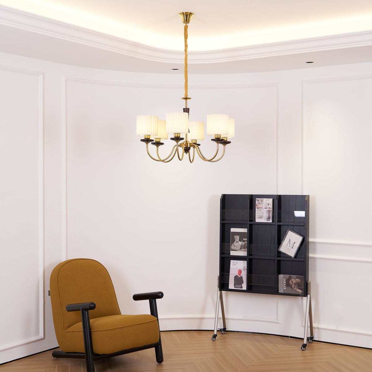 Corviel lámpara de araña de latón con pantalla de tela plisada
