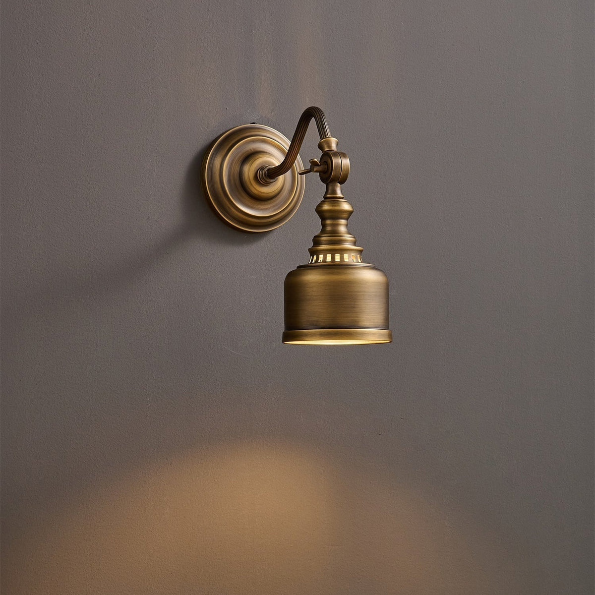 Orelelenne aplique de pared Gooseneck