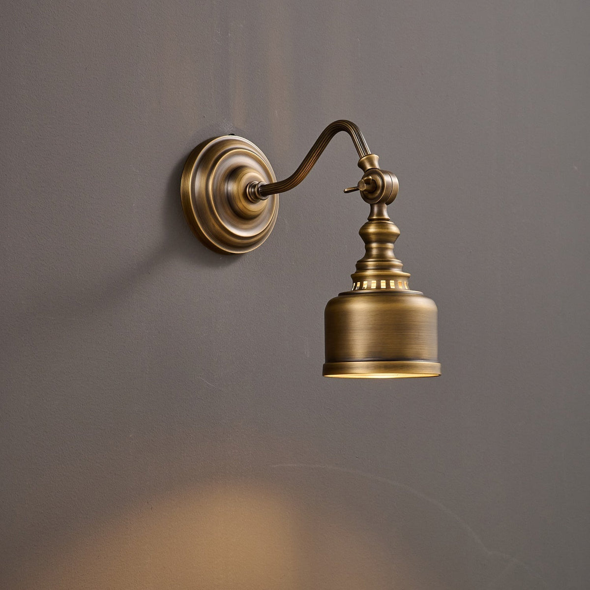 Orelelenne aplique de pared Gooseneck