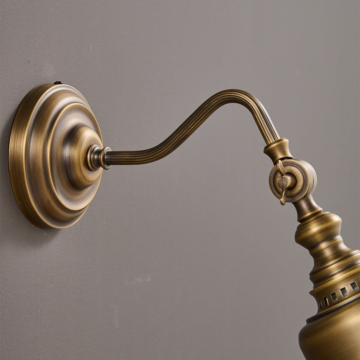 Orelelenne aplique de pared Gooseneck