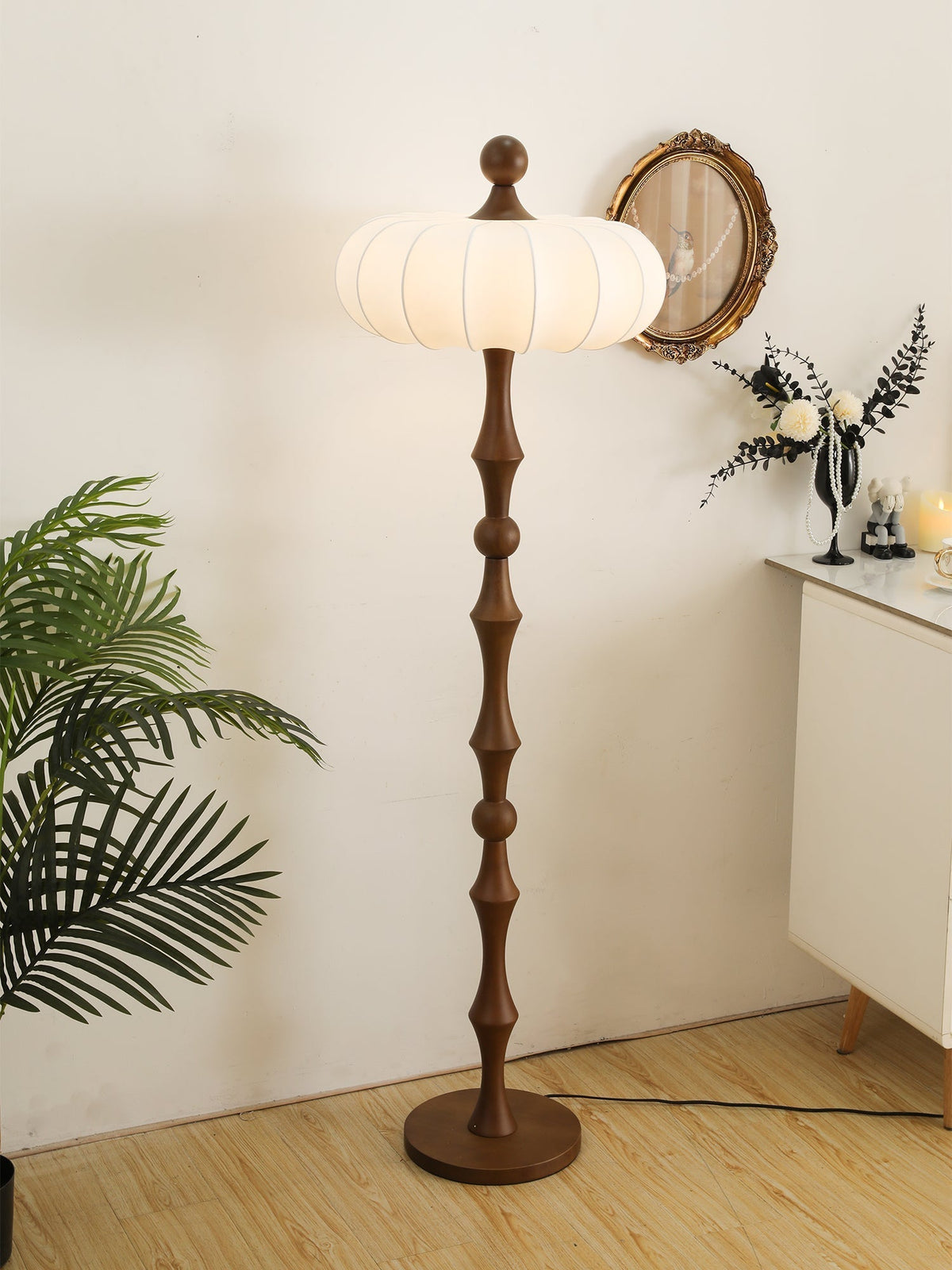 Sylirira lámpara de pie de madera y seda