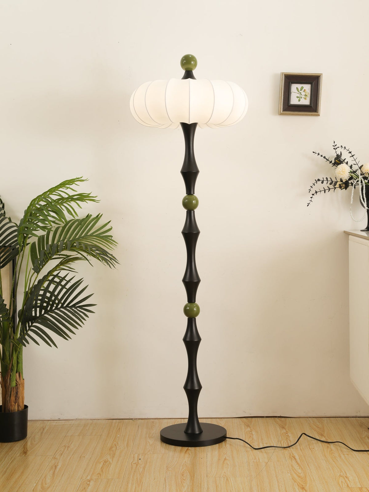 Sylirira lámpara de pie de madera y seda