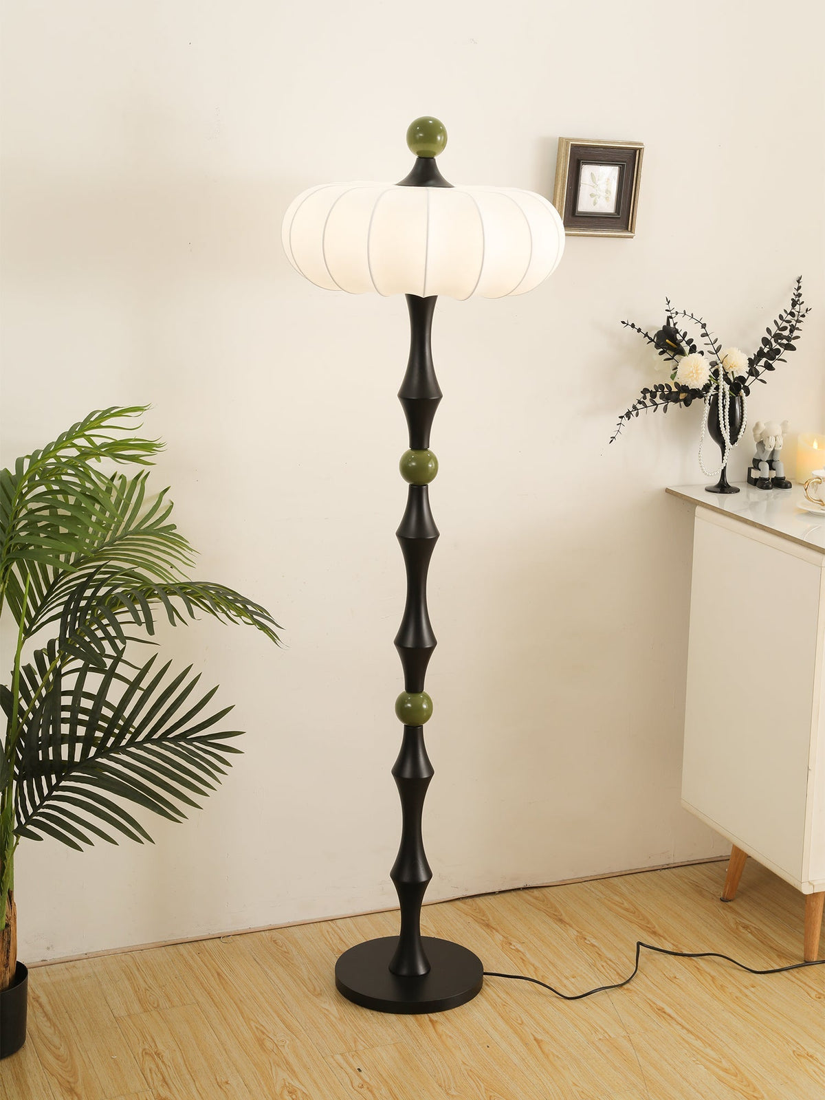 Sylirira lámpara de pie de madera y seda