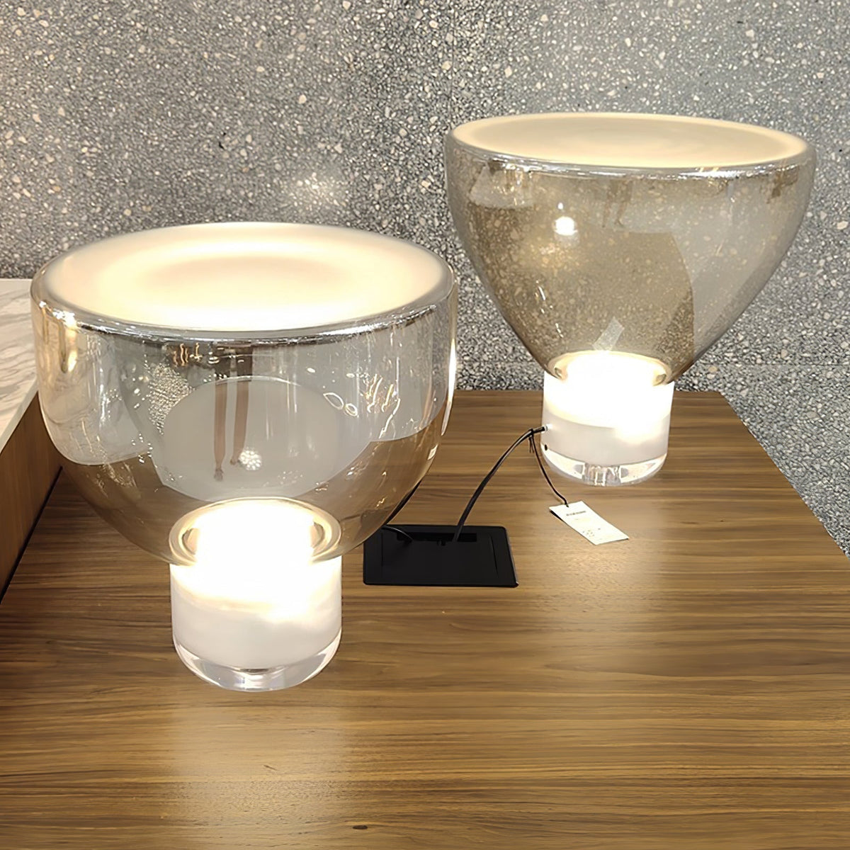 Cavm lámpara de mesa elegante de vidrio