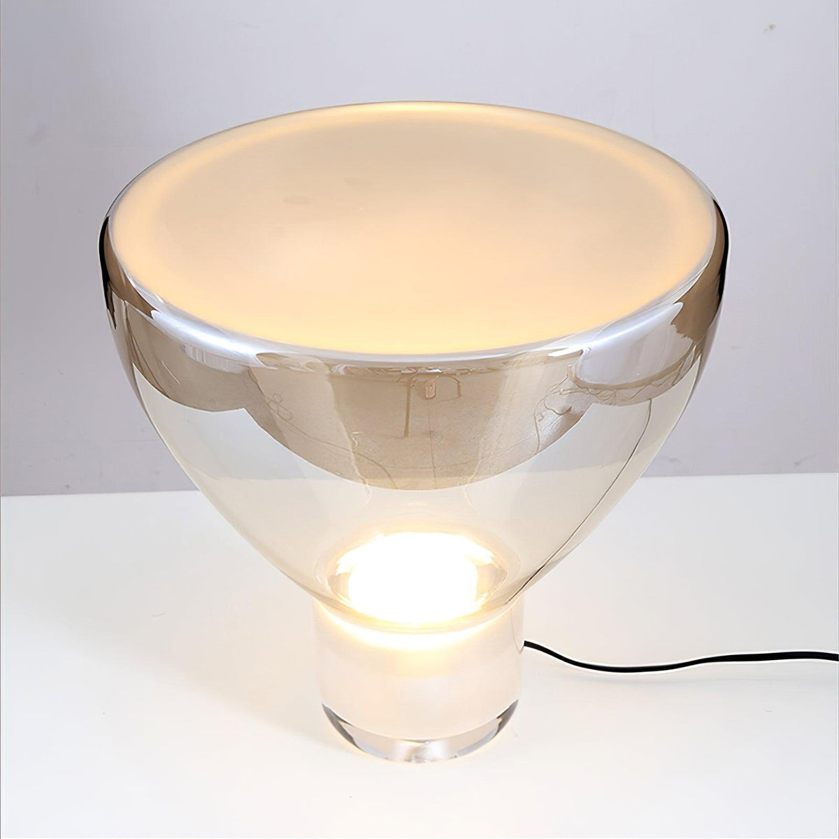 Cavm lámpara de mesa elegante de vidrio