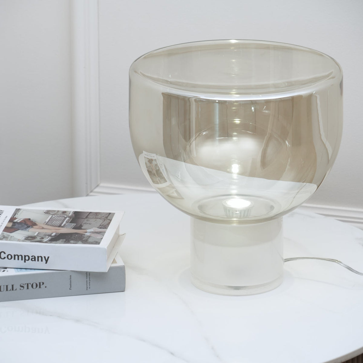 Cavm lámpara de mesa elegante de vidrio