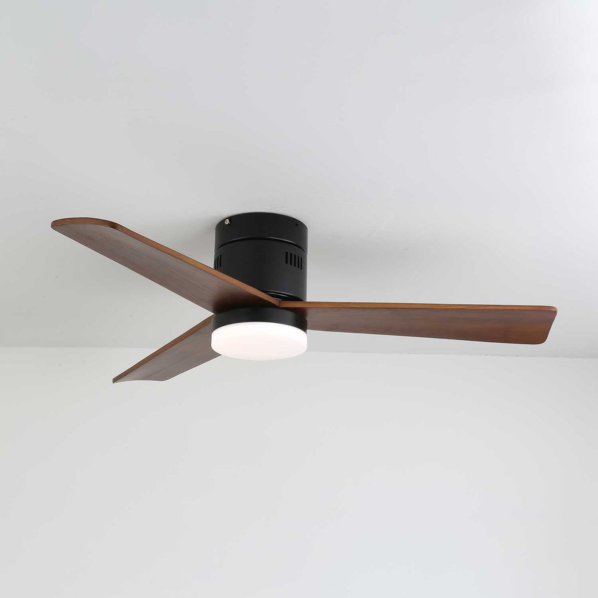 Eris ventilador de techo con luz minimalista de madera
