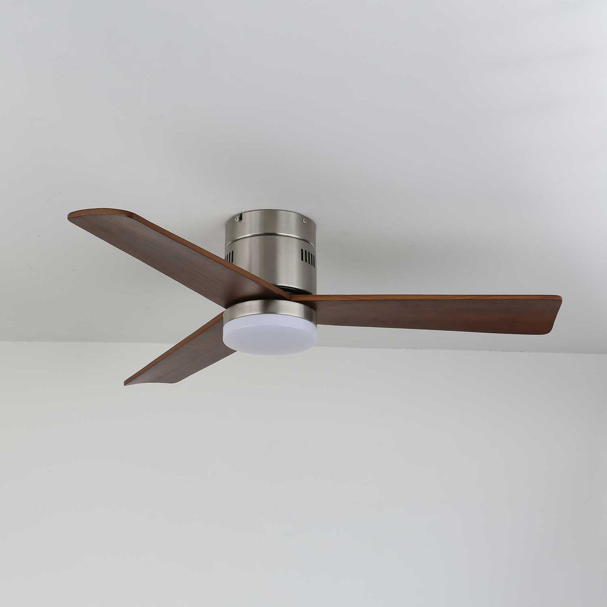 Eris ventilador de techo con luz minimalista de madera