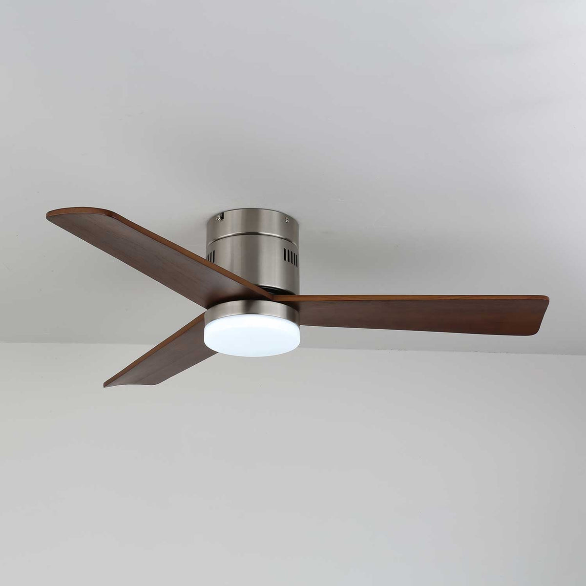 Eris ventilador de techo con luz minimalista de madera