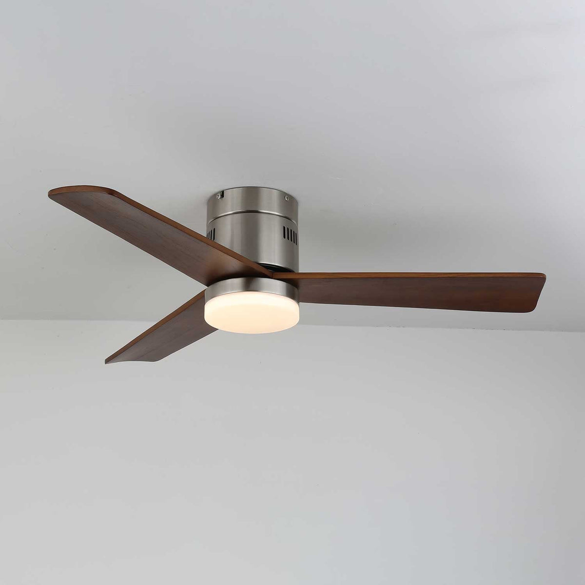 Eris ventilador de techo con luz minimalista de madera