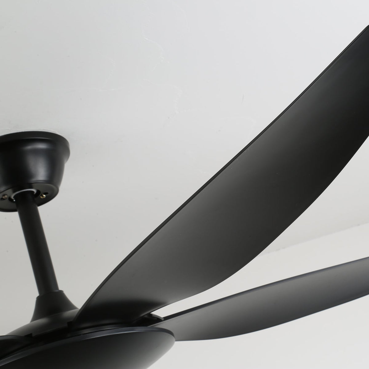 Onyxa ventilador de techo con luz minimalista