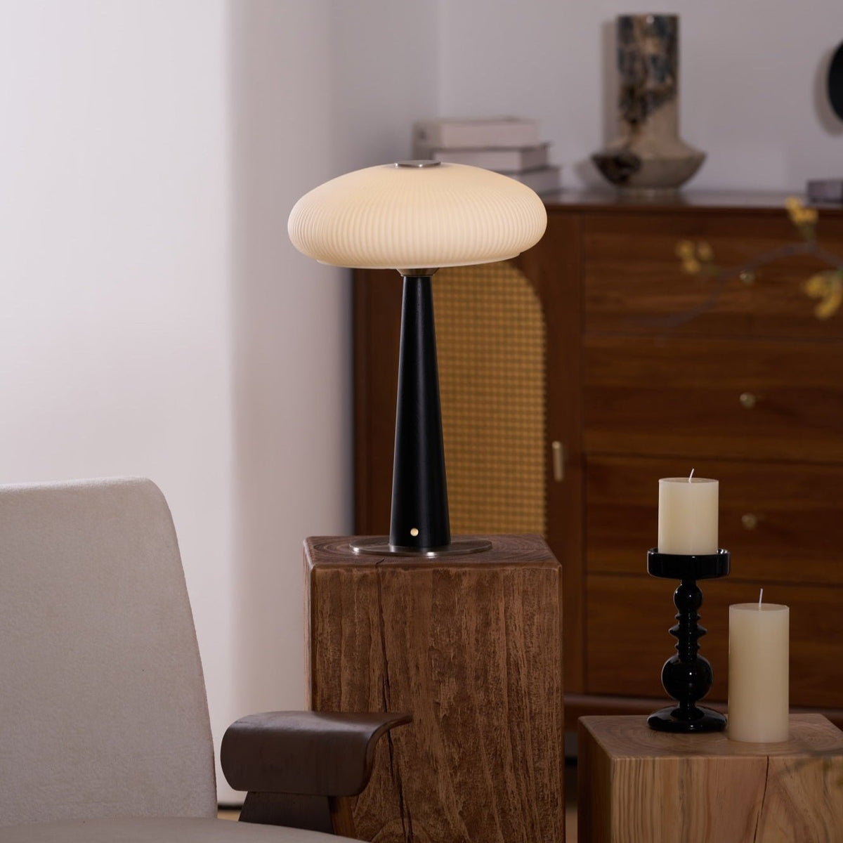 Lámpara de mesa minimalista de madera resplandor