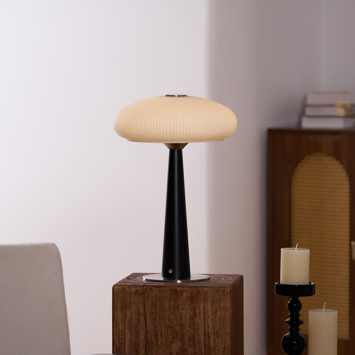 Lámpara de mesa minimalista de madera resplandor
