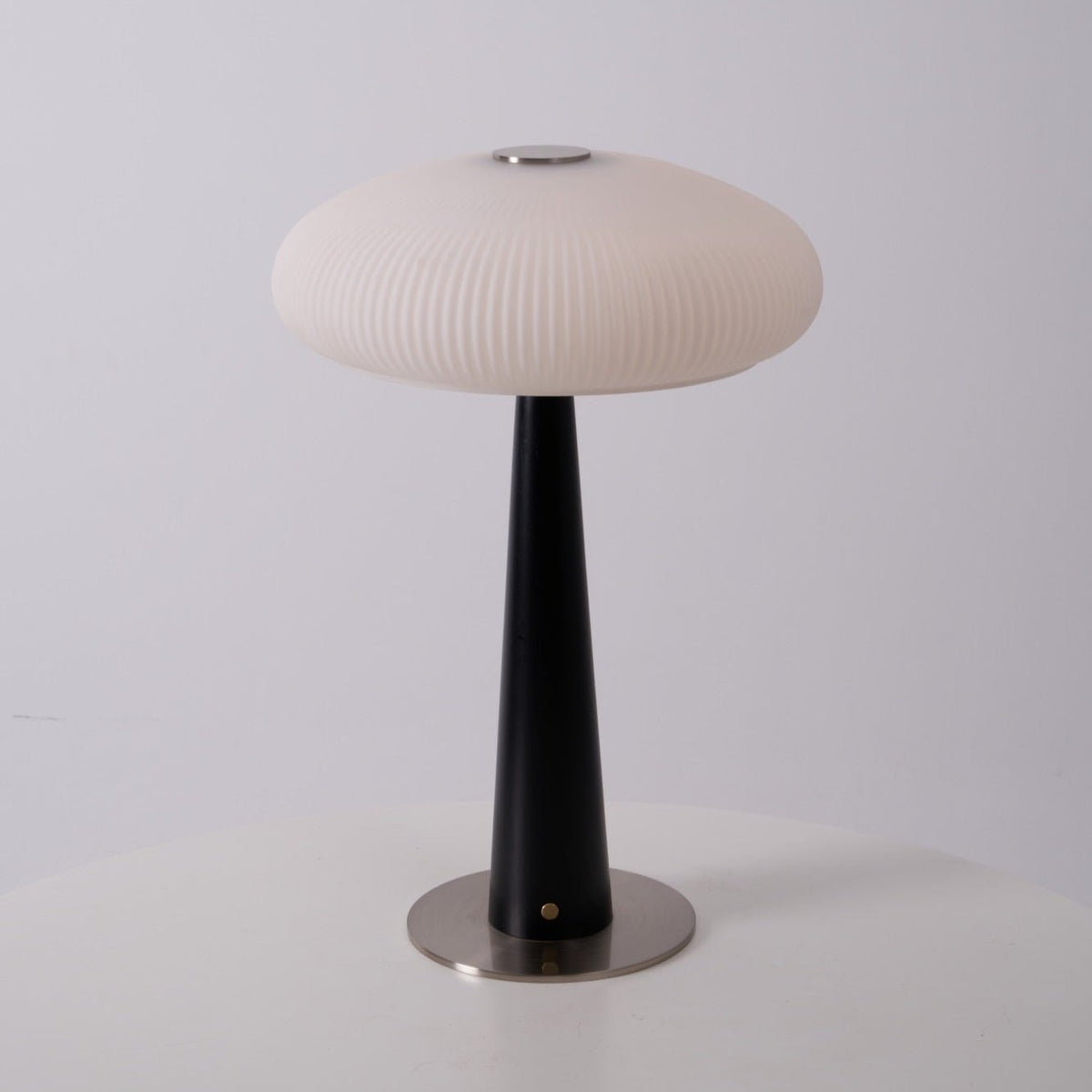 Lámpara de mesa minimalista de madera resplandor