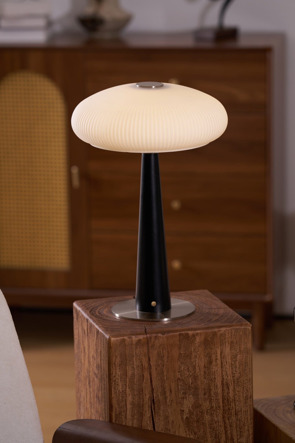 Lámpara de mesa minimalista de madera resplandor