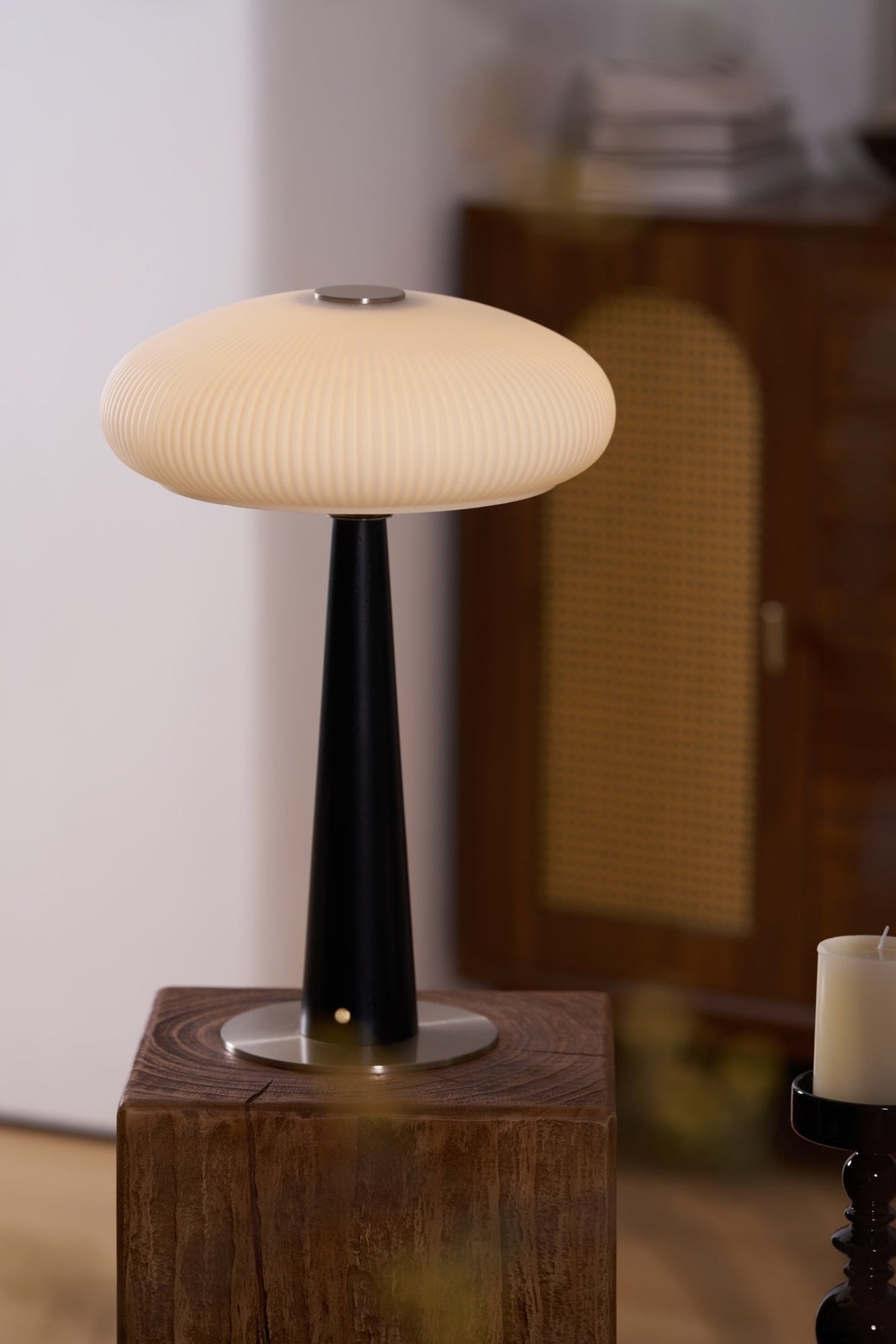 Lámpara de mesa minimalista de madera resplandor