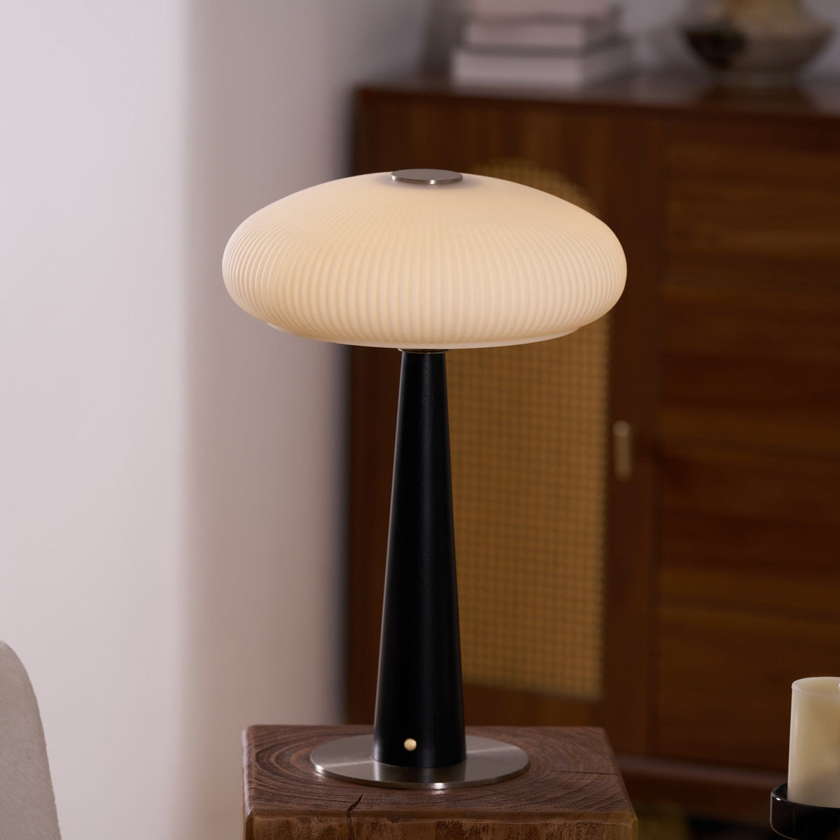 Lámpara de mesa minimalista de madera resplandor