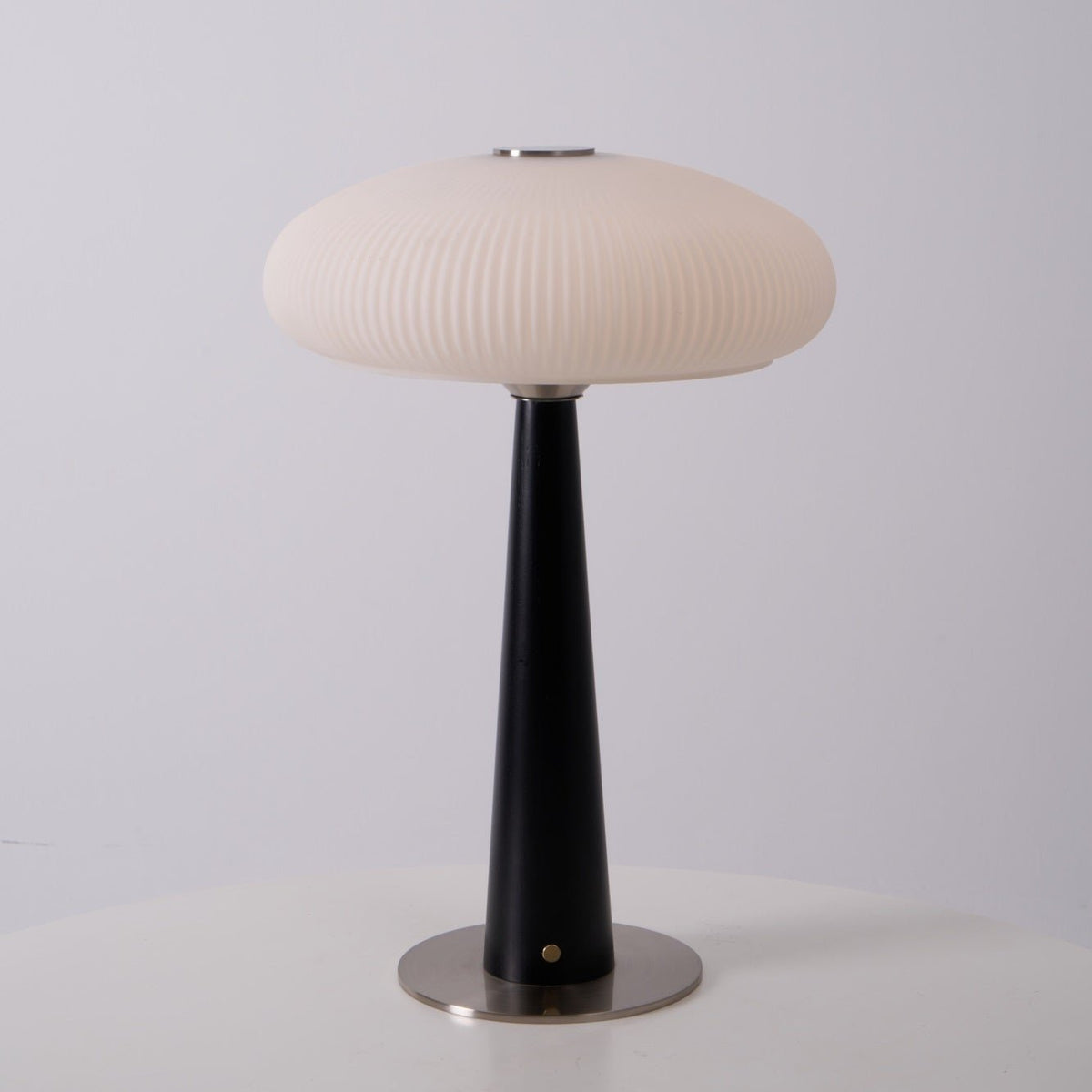 Lámpara de mesa minimalista de madera resplandor